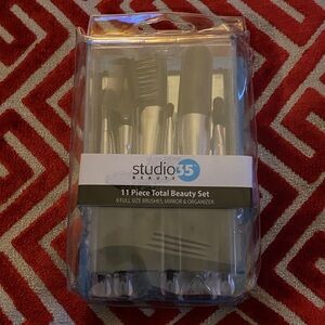 11 Pieces Total Beauty Set 9 Full Size Brushes Mirror Organizer Not Returnable